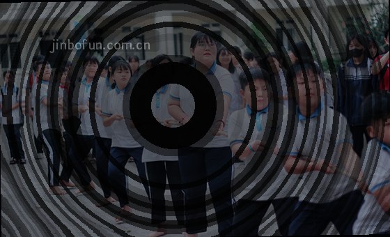 用对比柱状图展示三年来产品退货率降了38%。
